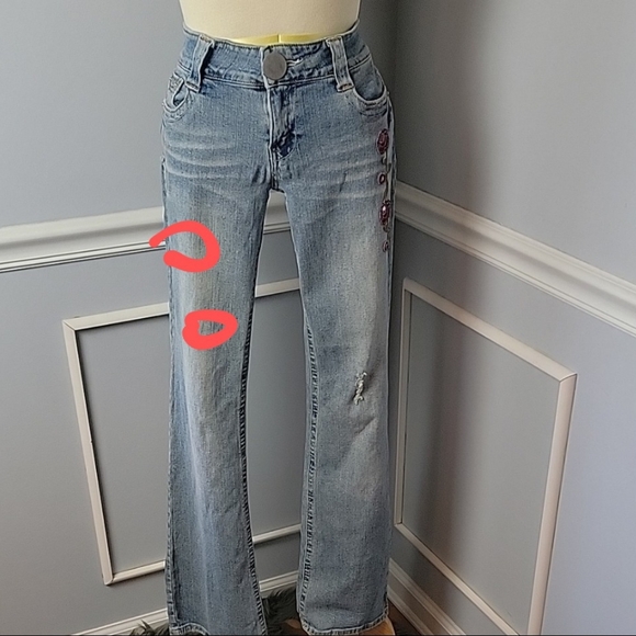 VENUS USA Distressed Light Wash Floral Embroidered Patch Flare Bootcut Jeans 4 - Picture 9 of 13